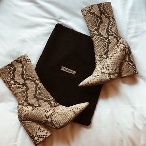 Genuine python boots YEEZY.